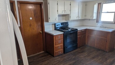 24 Mechanic St, Unit B in Killingly, CT - Building Photo - Building Photo