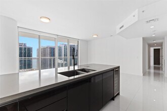 1080 Brickell Ave, Unit 3006 in Miami, FL - Building Photo - Building Photo