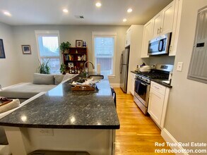 405 S Huntington Ave in Boston, MA - Building Photo - Building Photo