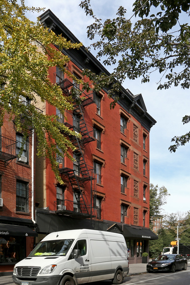 400 Bleecker St in New York, NY - Foto de edificio - Building Photo