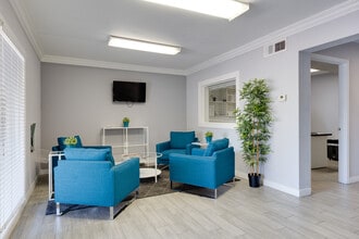 Marabrisa Condominiums in Mesa, AZ - Building Photo - Interior Photo