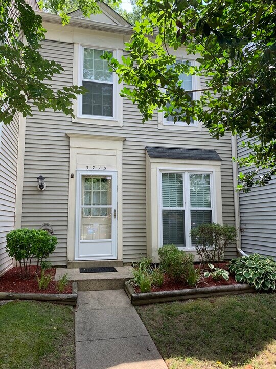 3715 Hampton Ct in Alexandria, VA - Building Photo
