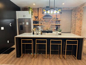 59 E Russell St in Columbus, OH - Foto de edificio - Building Photo