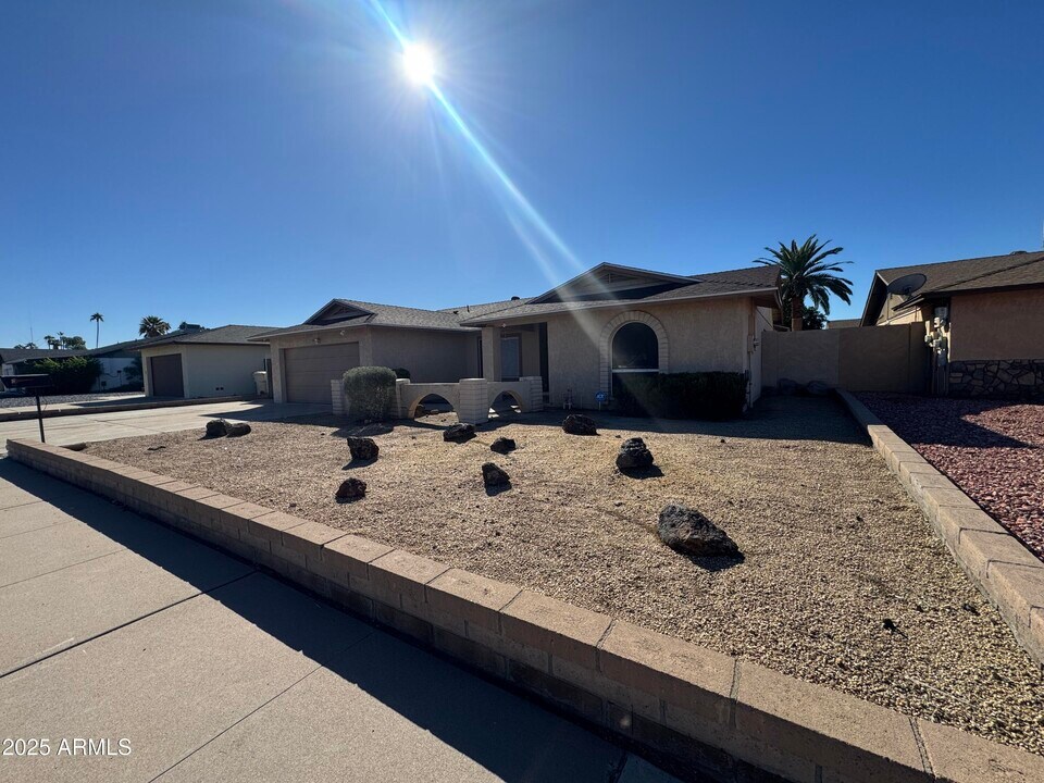 5021 W Mercer Ln in Glendale, AZ - Building Photo