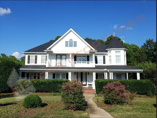 property at 200 Circle on the Green