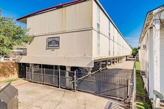 3005 Highland Rd in Baton Rouge, LA - Foto de edificio - Building Photo