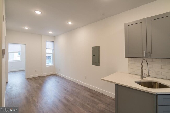 property at 1711 Snyder Ave