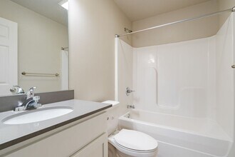 2901 Cohen Ln in Waterloo, IA - Building Photo - Building Photo