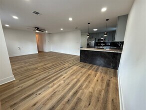 611 N Eastwood St in Houston, TX - Building Photo - Building Photo