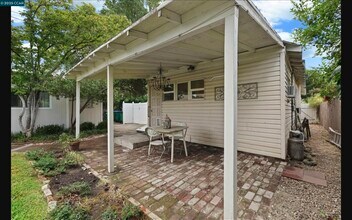 511 Locust St in Lodi, CA - Building Photo - Building Photo