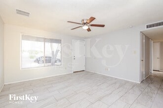 15202 N 38th St in Phoenix, AZ - Building Photo - Building Photo