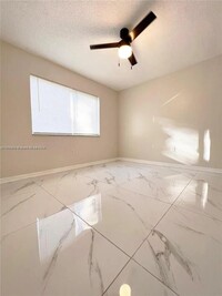 14000 NE 3rd Ct in Miami, FL - Building Photo - Building Photo