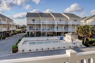 314 Sea Star Cir in Surf City, NC - Building Photo - Building Photo