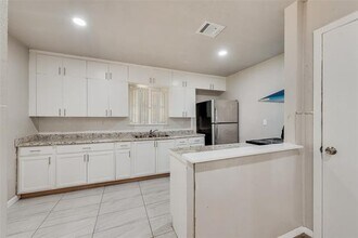 6748 Hialeah Dr in Dallas, TX - Building Photo - Building Photo