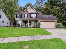 8685 Woolstone Ct in Maineville, OH - Building Photo