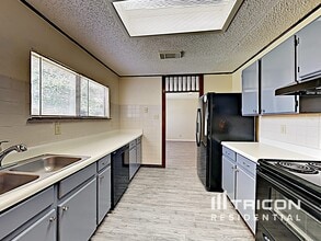 8015 Chestnut Barr Dr in Converse, TX - Building Photo - Building Photo