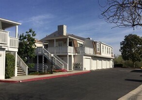 5094 Via Manos in Oceanside, CA - Building Photo