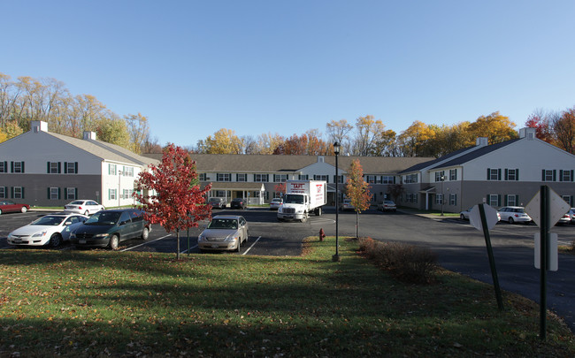 Holly Manor Apartments in Schenectady, NY - Foto de edificio - Building Photo