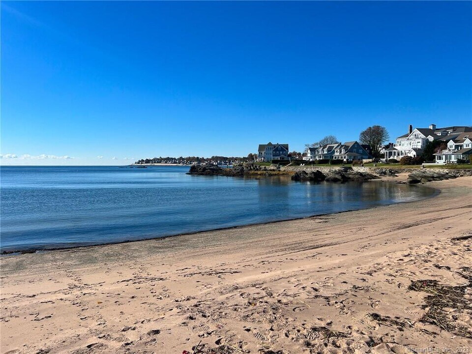 12 Blackall Rd in Milford, CT - Foto de edificio