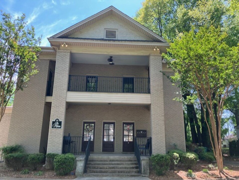 703 W Jefferson St in Tupelo, MS - Building Photo