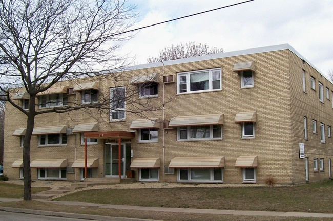 Town Manor Apartments in Minneapolis, MN - Building Photo - Building Photo