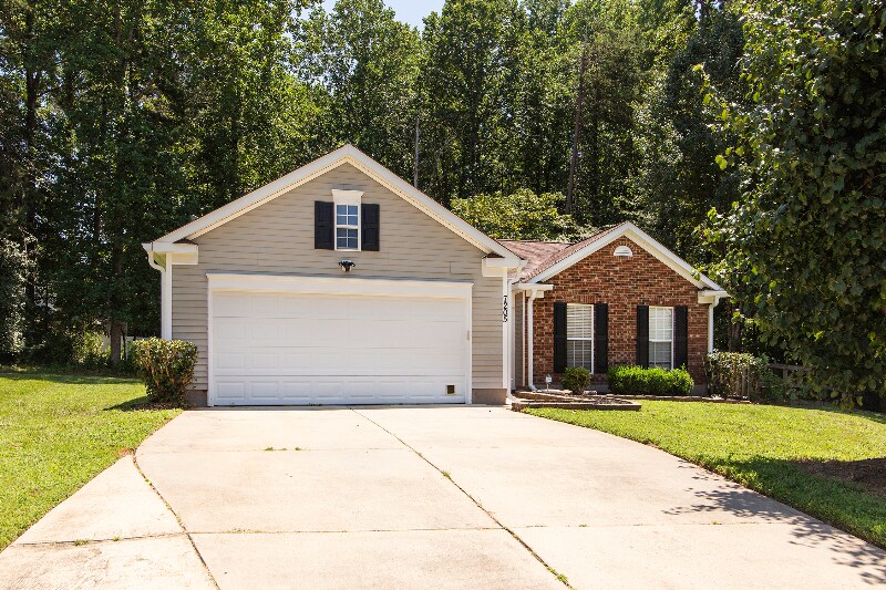 7205 Preakness Stakes Ln in Charlotte, NC - Building Photo