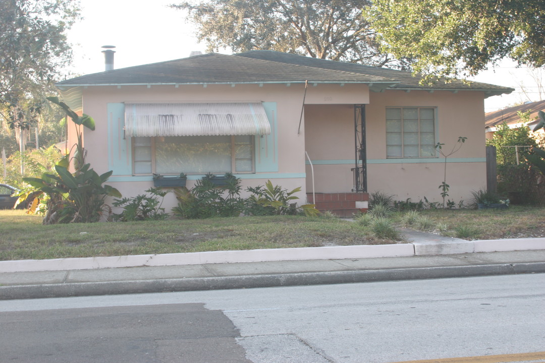 The Magdalena in St. Petersburg, FL - Building Photo