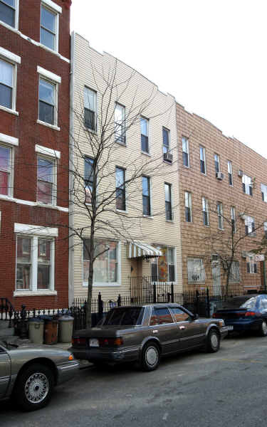 206 Huron St in Brooklyn, NY - Building Photo - Building Photo