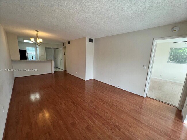 2220 N Cypress Bend Dr in Pompano Beach, FL - Building Photo - Building Photo