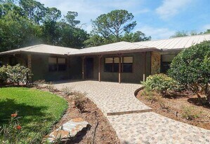3502 Sunbeam Dr in Sarasota, FL - Building Photo