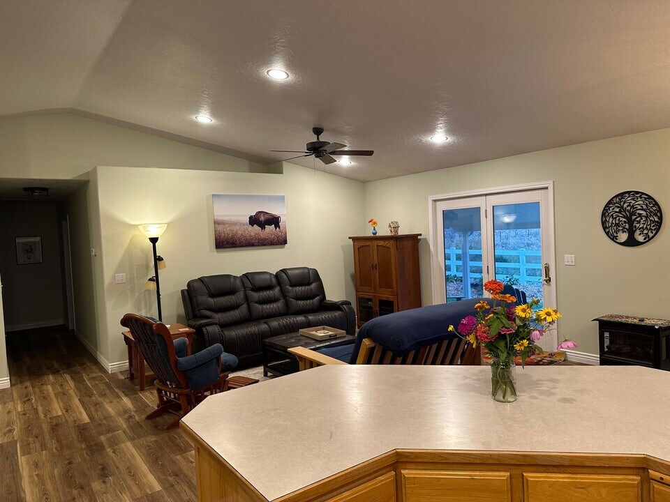 30 Birch Dr in Weiser, ID - Building Photo