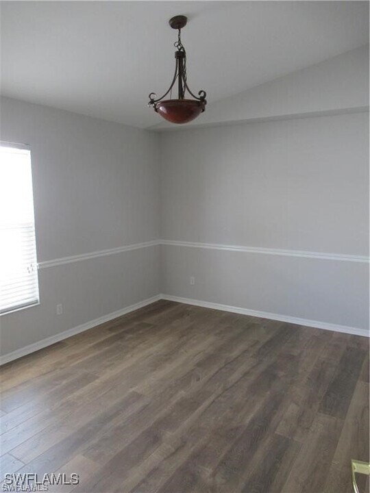 21551 Brixham Run Loop in Estero, FL - Foto de edificio