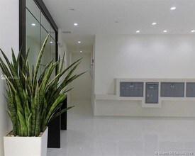 1025 NE 18th Ave-Unit -304 in Fort Lauderdale, FL - Building Photo - Building Photo