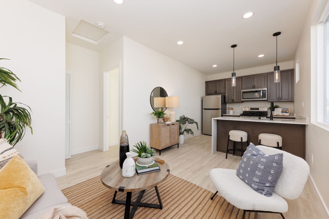 3344 Lockwood Dr in San Diego, CA - Building Photo