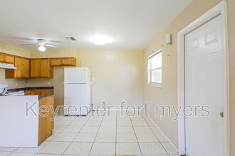 3219 Broadway in Ft. Myers, FL - Foto de edificio - Building Photo