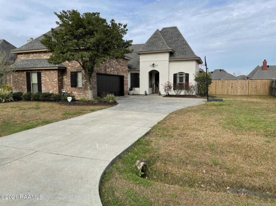 416 Blackwater River Dr in Lafayette, LA - Building Photo