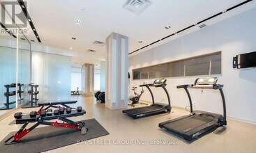 128 Fairview Mall Dr in Toronto, ON - Building Photo - Building Photo