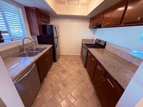 1108 Hingham Ln in Ventura, CA - Foto de edificio - Building Photo