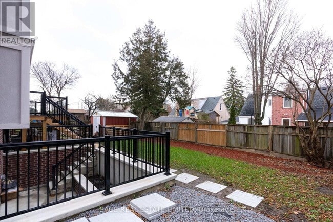 185 Fairholme Ave in Toronto, ON - Building Photo - Building Photo