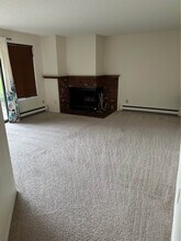 11104 NE 68th St, Unit A104 in Kirkland, WA - Foto de edificio - Building Photo