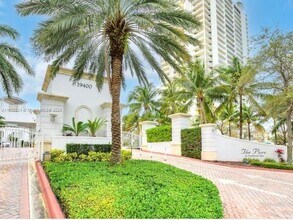 19400 Turnberry Way in Aventura, FL - Foto de edificio - Building Photo