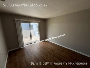 575 Clearwater Largo Rd in Largo, FL - Building Photo - Building Photo