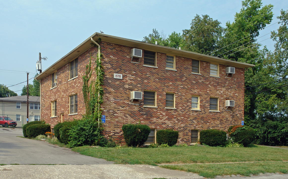 1578 Martha Ct in Lexington, KY - Foto de edificio