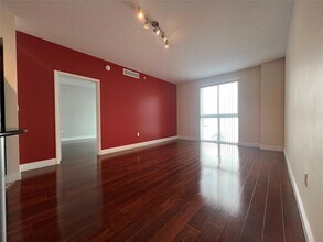 7275 SW 90th Way, Unit 210 in Miami, FL - Building Photo - Building Photo