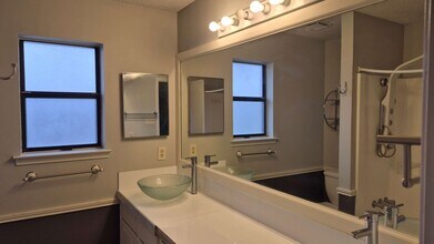 7412 Barbara Ct in Watauga, TX - Foto de edificio - Building Photo