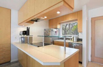 6675 Mission Gorge Rd, Unit A215 in San Diego, CA - Foto de edificio - Building Photo