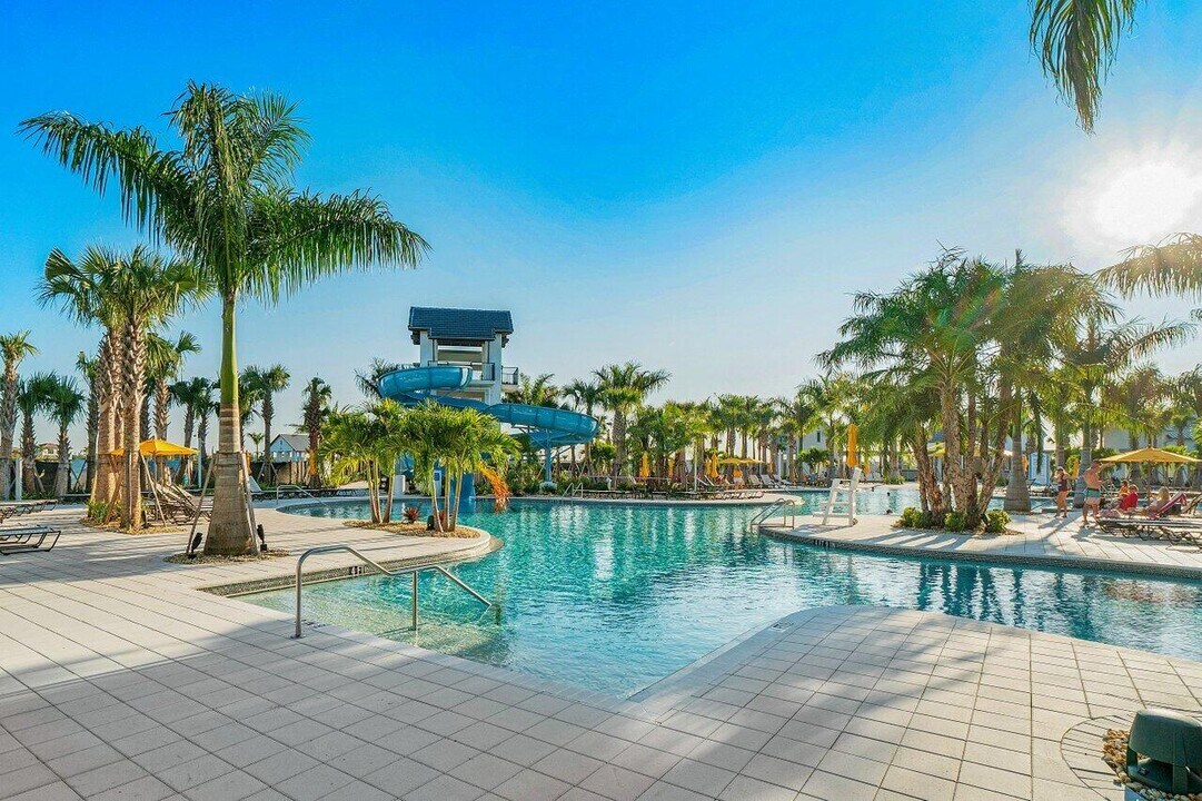 5160 Willow Crk Dr in Westlake, FL - Building Photo