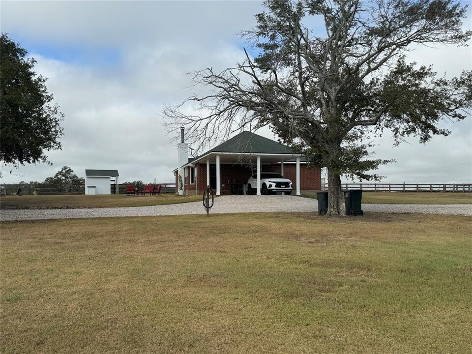 38279 FM 1488 in Hempstead, TX - Building Photo