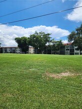 681 S Hollybrook Dr in Pembroke Pines, FL - Building Photo - Building Photo