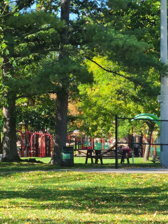Parkview Manor in Oakville, ON - Building Photo - Building Photo